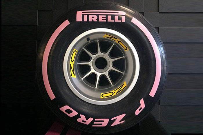 Neumático ultrablando rosa de Pirelli