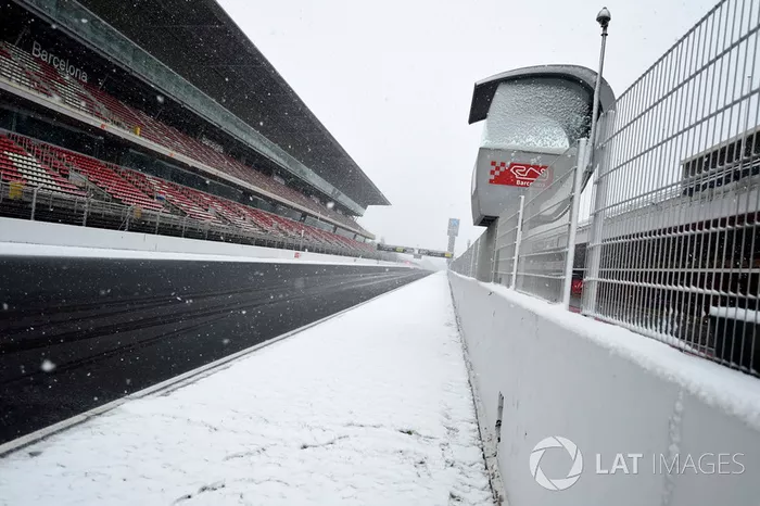 Le neige retarde le troisième jour des essais