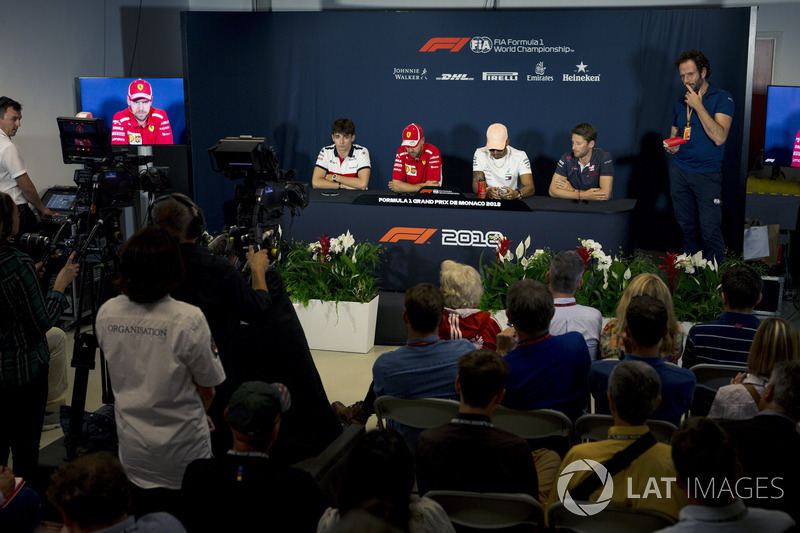 Charles Leclerc, Sauber, Sebastian Vettel, Ferrari, Lewis Hamilton, Mercedes-AMG F1 et Romain Grosjean, Haas lors de la conférence de presse