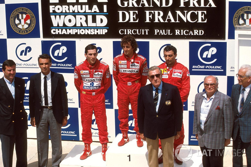 Podio: el ganador del GP de Francia 1988 Alain Prost, McLaren, segundo Ayrton Senna, McLaren, tercero Michele Alboreto, Ferrari