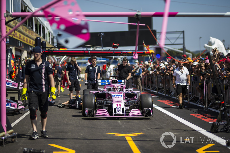 Force India F1 pit stop practice
