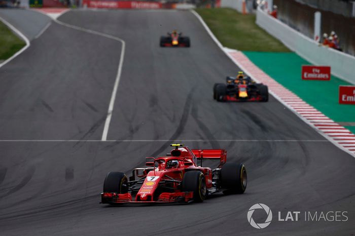 Kimi Raikkonen, Ferrari SF71H, Max Verstappen, Red Bull Racing RB14, Daniel Ricciardo, Red Bull Racing RB14