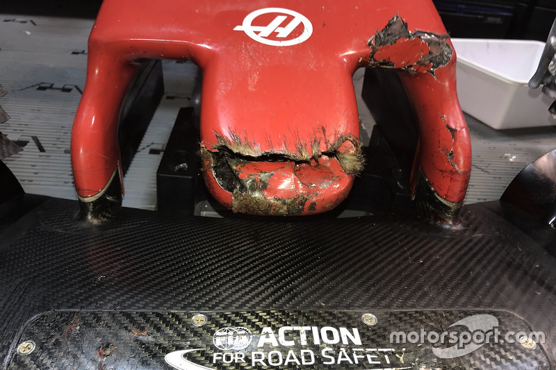 Носовой обтекатель Haas F1 Team VF-18 Ромена Грожана после столкновения с сурком