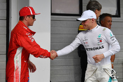 Pole sitter Lewis Hamilton, Mercedes AMG F1, second place Valtteri Bottas, Mercedes AMG F1