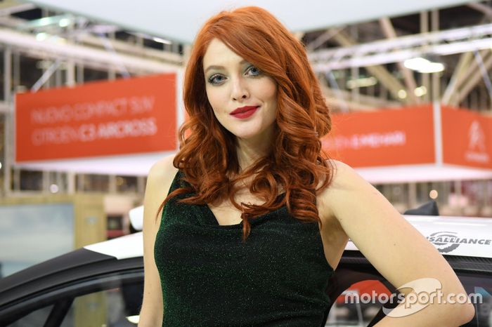 Las chicas en el Salón del Automóvil de Bolonia 2017