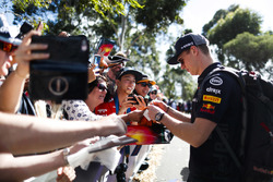 Max Verstappen, Red Bull Racing, signe des autographes