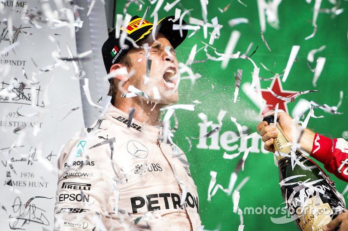 Nico Rosberg en el podio de México