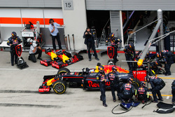 Даниэль Риккардо, Red Bull Racing RB12 во время пит-стопа