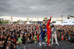 Podio: Lucas di Grassi, ABT Schaeffler Audi Sport, secondo Jean-Eric Vergne, DS Virgin Racing, terzo