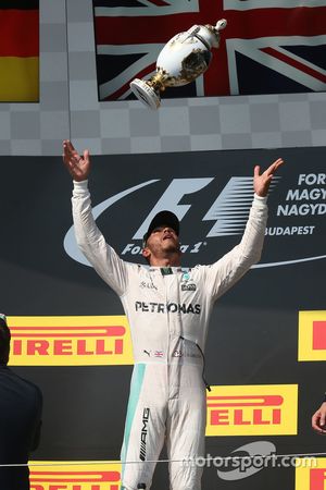 Podium: winner Lewis Hamilton, Mercedes AMG F1