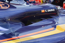Les ouvertures à côté du cockpit de Carlos Sainz Jr., Scuderia Toro Rosso STR11