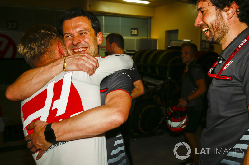 Kevin Magnussen, Haas F1 Team, célèbre un bon résultat avec son équipe