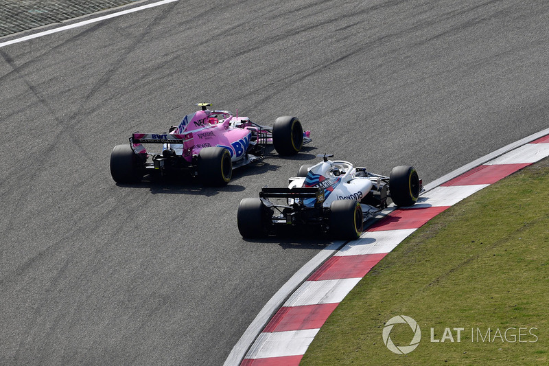 Esteban Ocon, Force India VJM11 y Lance Stroll, Williams FW41 batalla