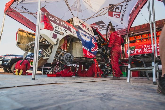 #300 Toyota Gazoo Racing: Nasser Al-Attiyah, Matthieu Baumel