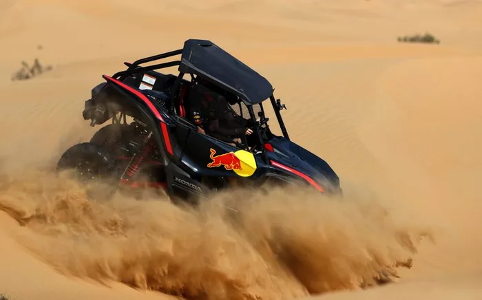 Max Verstappen, Alexander Albon, Red Bull Racing, Red Bull Desert Racing en Skydive Dubai