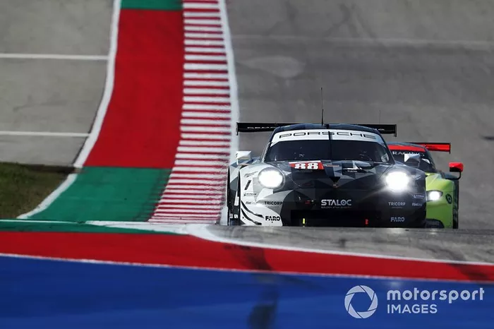 #88 Proton Competition Porsche 911 RSR: Bret Curtis / Adrien De Leener / Thomas Preining 