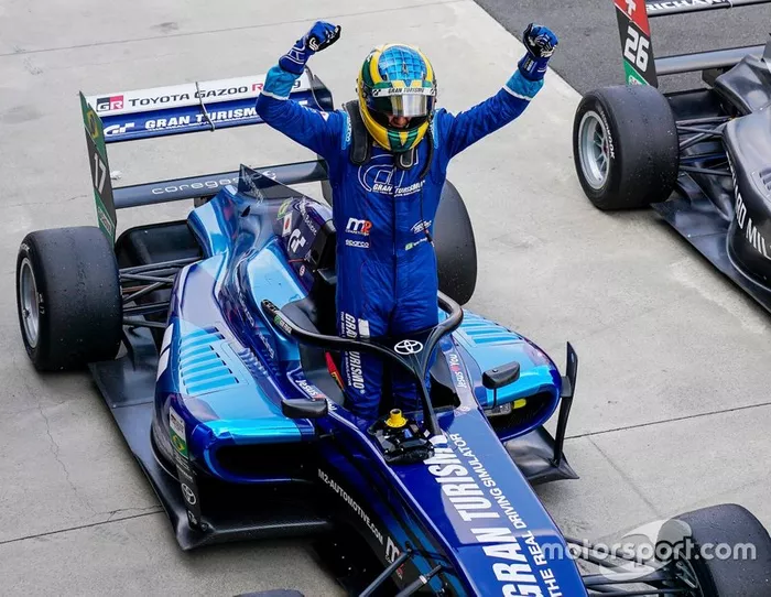 Igor Fraga comemora vitória na corrida 3 da etapa de Hampton Downs da TRS