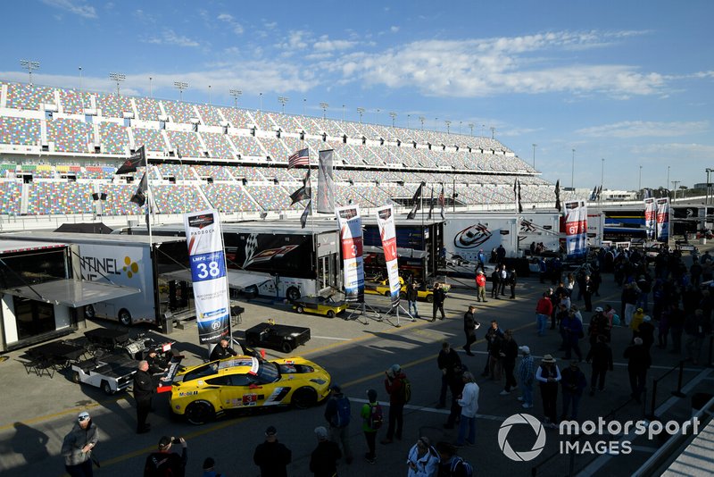 #3 Corvette Racing Corvette C7.R, GTLM: Ян Магнуссен, Антоніо Гарсія, Майк Рокенфеллер