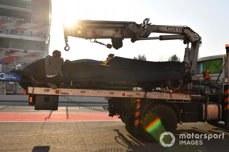 The car of Lando Norris, McLaren is recovered to the pits