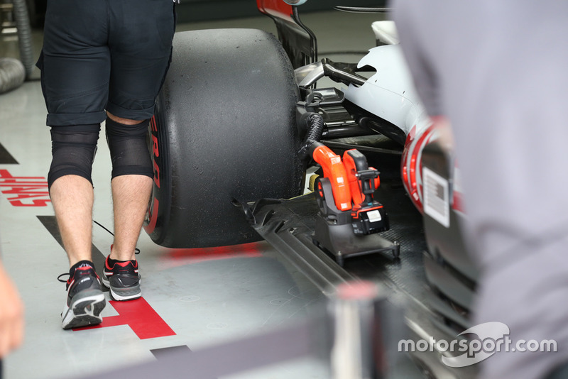 Le fond plat de la Haas F1 Team VF-18