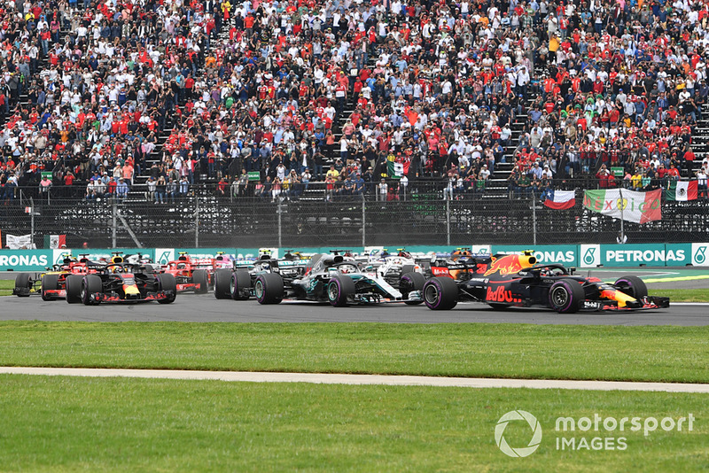 Max Verstappen, Red Bull Racing RB14 mène au départ