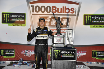 Race winner Aric Almirola, Stewart-Haas Racing, Ford Fusion Smithfield Bacon for Life