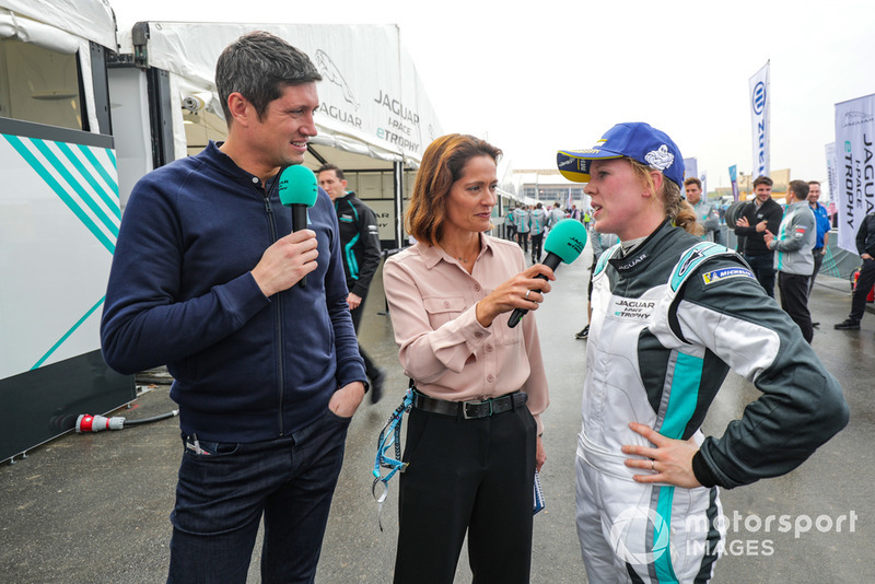 Vernon Kay, Amanda Stretton con Alice Powell, Jaguar VIP car