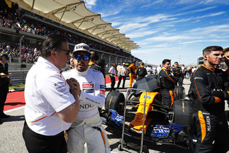 Zak Brown, Direktör, McLaren Racing ve Fernando Alonso, McLaren