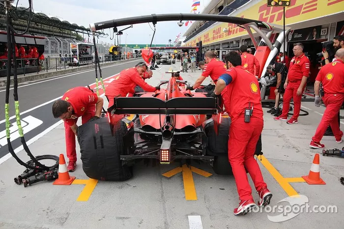 Traseira da Ferrari SF90