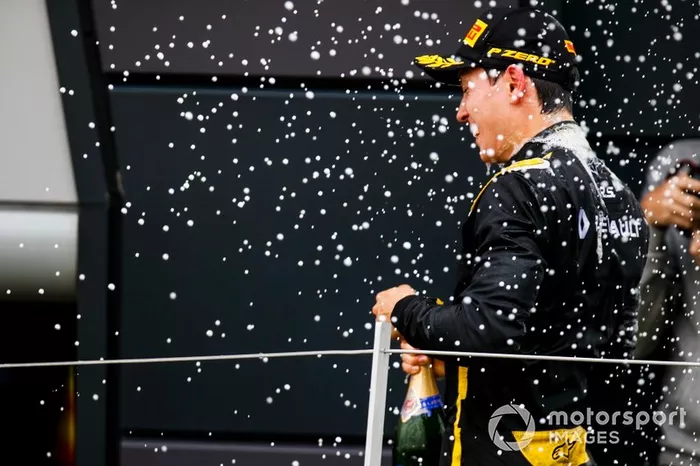 Race winner Jack Aitken, Campos Racing celebrates on the podium with the champagne