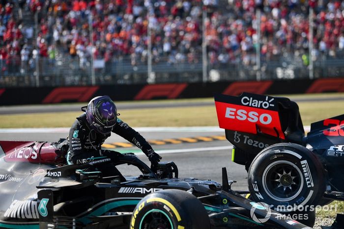 Lewis Hamilton, de Mercedes, tras su accidente
