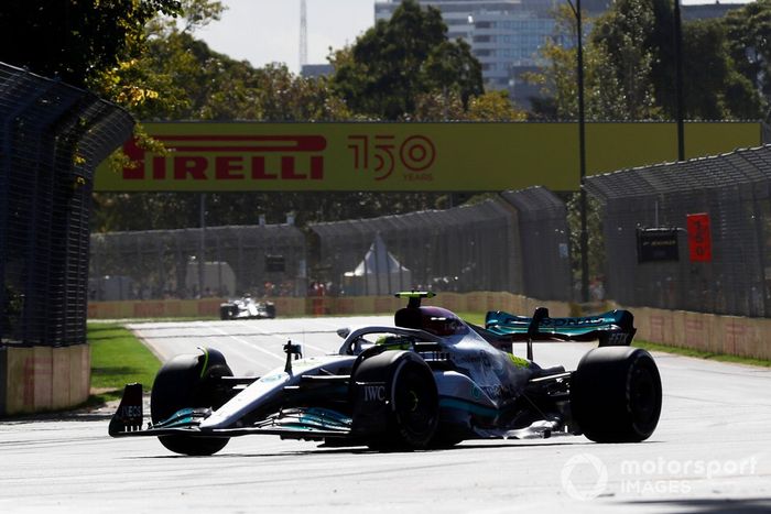 Lewis Hamilton, Mercedes W13, Esteban Ocon, Alpine A522