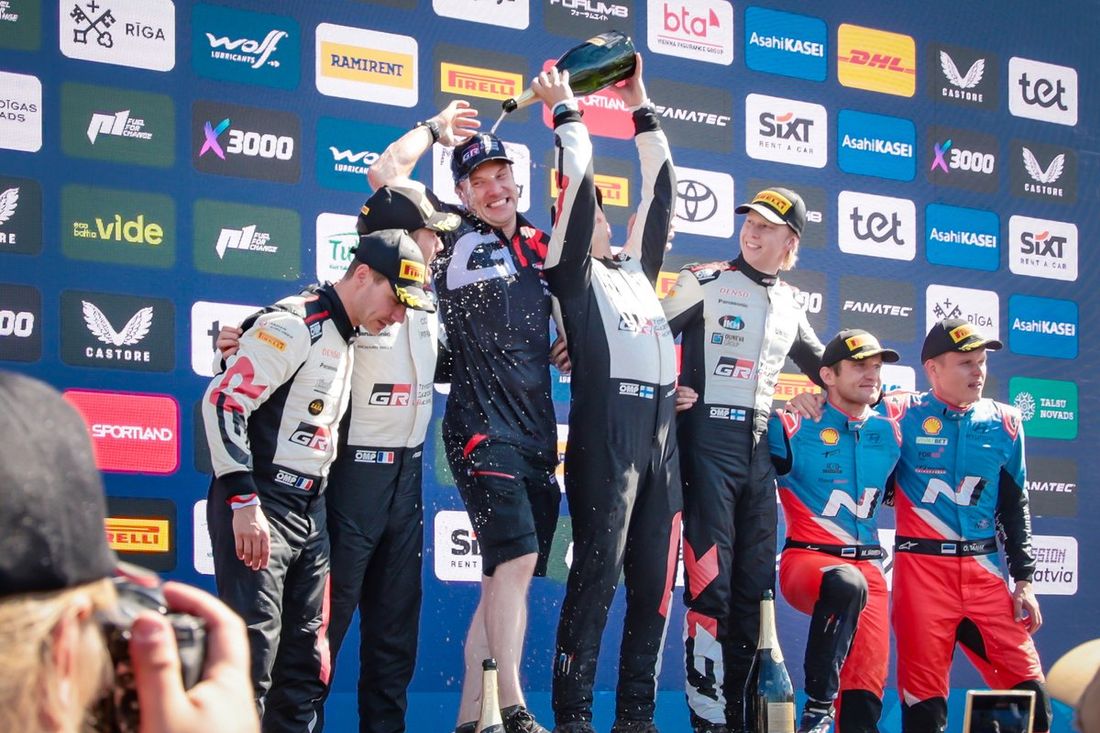 Podium: zwycięzcy Kalle Rovanperä, Jonne Halttunen, Toyota Gazoo Racing WRT Toyota GR Yaris Rally1, drugie miejsce #Sébastien Ogier, Vincent Landais, Toyota Gazoo Racing WRT Toyota GR Yaris Rally1, trzecie miejsce Ott Tänak, Martin Järveoja, Hyundai World