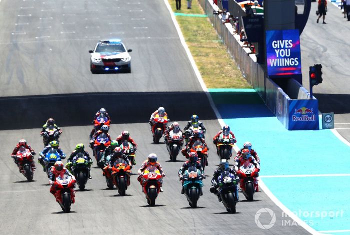 Maverick Viñales, Yamaha Factory Racing líder al inicio