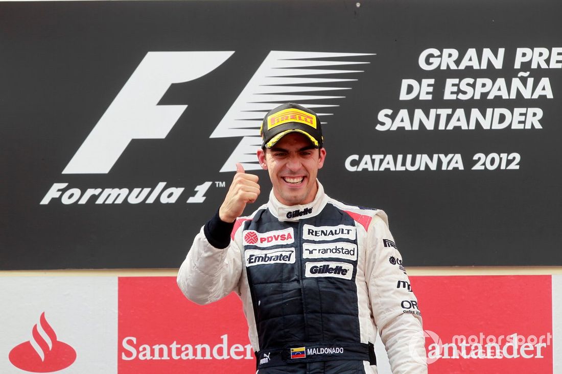 El ganador de la carrera Pastor Maldonado, Williams F1 Team, celebra en el podio