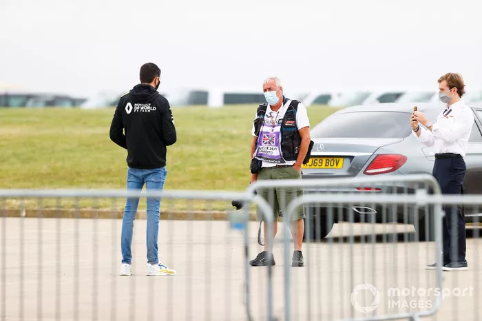 Esteban Ocon, Renault F1, y un fotógrafo