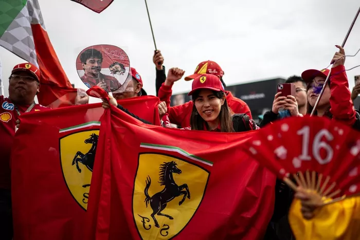 Fans at the circuit