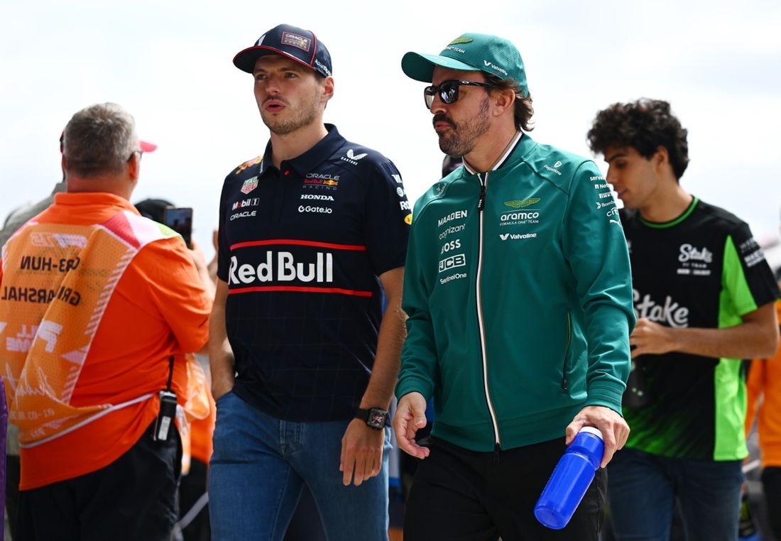 Max Verstappen, Red Bull Racing, Fernando Alonso, Aston Martin Racing
