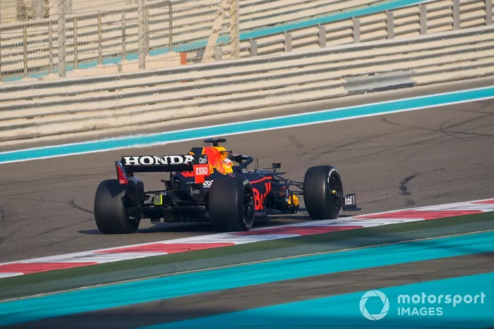 Max Verstappen, Red Bull Racing RB16B 