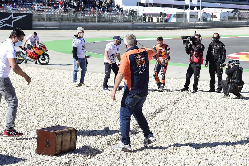 El ganador de la carrera y campeón del mundo Pedro Acosta, Red Bull KTM Ajo