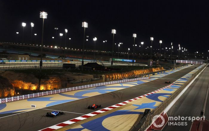 Sergio Pérez, Red Bull Racing RB16B, Esteban Ocon, Alpine A521