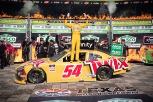 Race winner Kyle Busch, Joe Gibbs Racing, Toyota Supra Twix