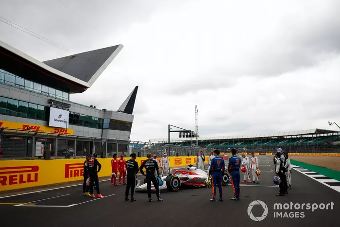 El evento de lanzamiento del coche de Fórmula 1 de 2022 en la parrilla de Silverstone