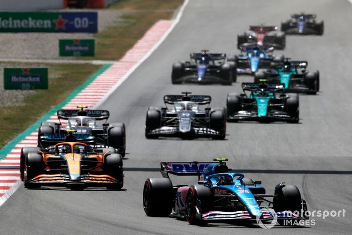 Esteban Ocon, Alpine A522, Lando Norris, McLaren MCL36, Yuki Tsunoda, AlphaTauri AT03 