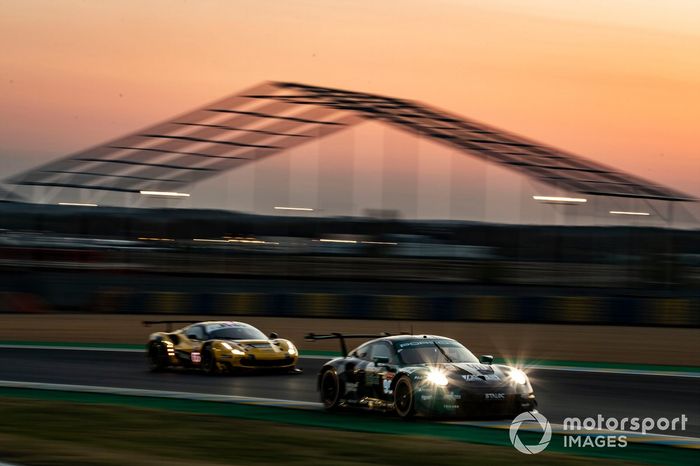 #99 Dempsey-Proton Racing Porsche 911 RSR: Julien Andlauer, Vutthikorn Inthraphuvasak, Lucas Légeret