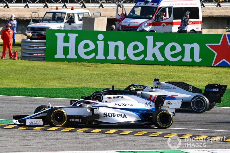 George Russell, Williams FW43 se va de largo y Romain Grosjean, Haas VF-20 