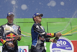 Podio: i vincitori Jari-Matti Latvala, Miikka Anttila, Volkswagen Polo WRC, Volkswagen Motorspor