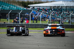 #1 Porsche Team Porsche 919 Hybrid: Timo Bernhard, Mark Webber, Brendon Hartley, und #86 Gulf Racing