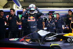 Daniel Ricciardo, Red Bull Racing RB12 con il parabrezza