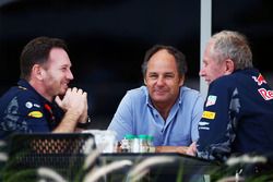 Christian Horner, jefe de equipo de carreras de Red Bull con Gerhard Berger y Dr Helmut Marko, Red B